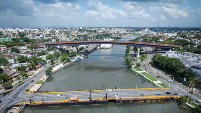 MOPC informa cierre temporal del puente flotante sobre el río Ozama este sábado