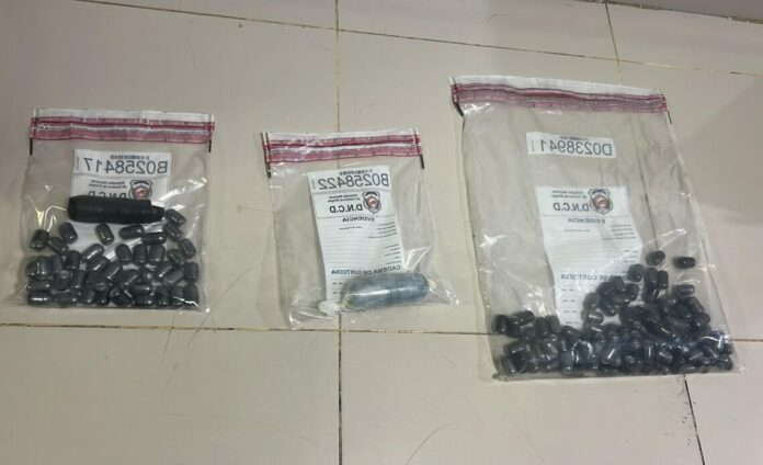 DNCD arresta a extranjera en el AILA con 138 bolsitas de presunta cocaína