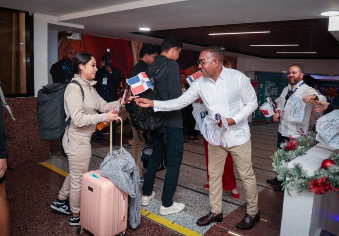 DA recibe a diáspora dominicana a ritmo de “Volvió Juanita” en Aeropuerto Las Américas