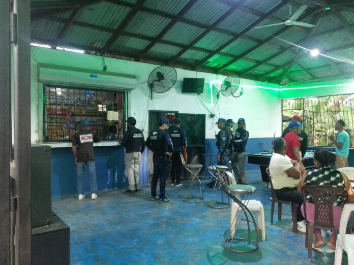DINTEL incauta máquinas tragamonedas durante operativos en La Vega