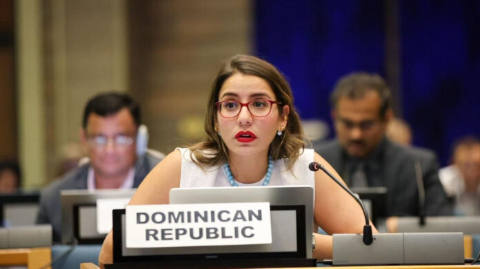 RD logra la adopción histórica de la primera resolución sobre sargazo en la UNEA-7
