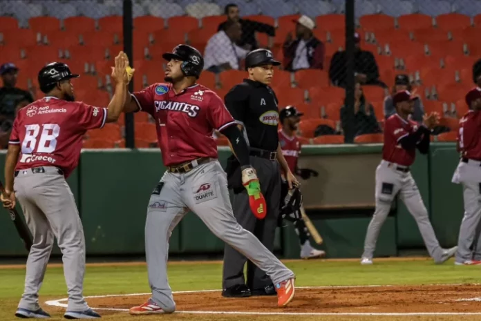 Gigantes vencen a los Toros 7-5
