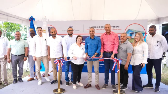 Gobierno entrega proyectos de electrificación rural con inversión de más de RD$37 millones
