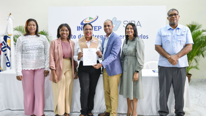 Infotep certifica a 566 comunitarios de Boca Chica en colaboración con SIBA Energy