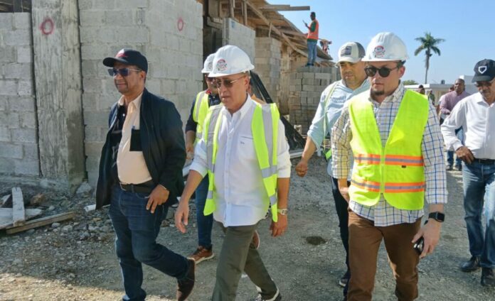 Infraestructura Escolar supervisa avances del programa “Navidad en las Aulas” en Dajabón
