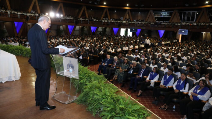 RD gradúa 20,000 jóvenes del programa de Inglés de Inmersión 2025