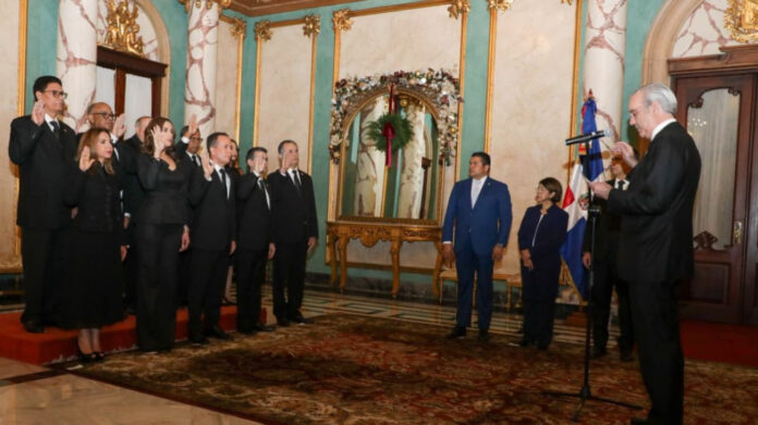 Juramentan a nuevos jueces del Tribunal Superior Electoral