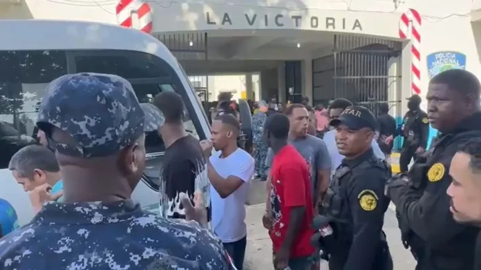Trasladan 300 privados de libertad desde la cárcel La Victoria hacia Las Parras