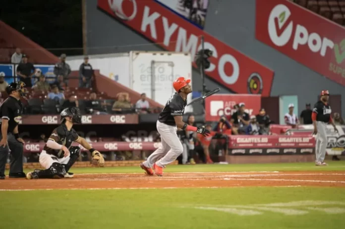 Leones amplían su racha ganadora tras vencer a los Gigantes