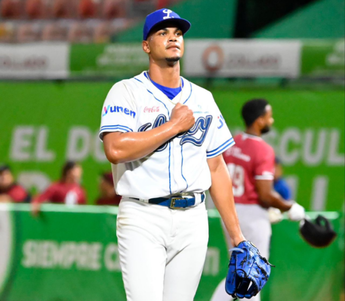 Licey blanquea a los Gigantes y amanece solo en el tercero