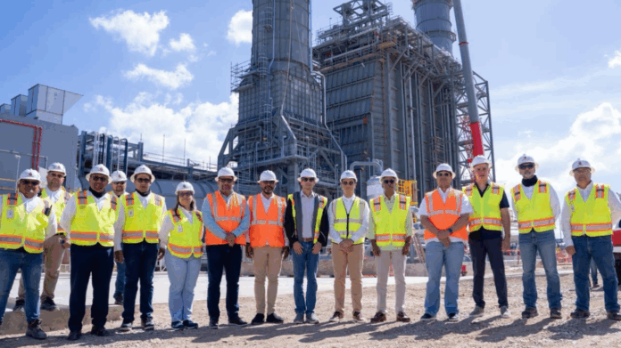 Ministro Joel Santos supervisa avances de la planta de ciclo combinado “Energía 2000”