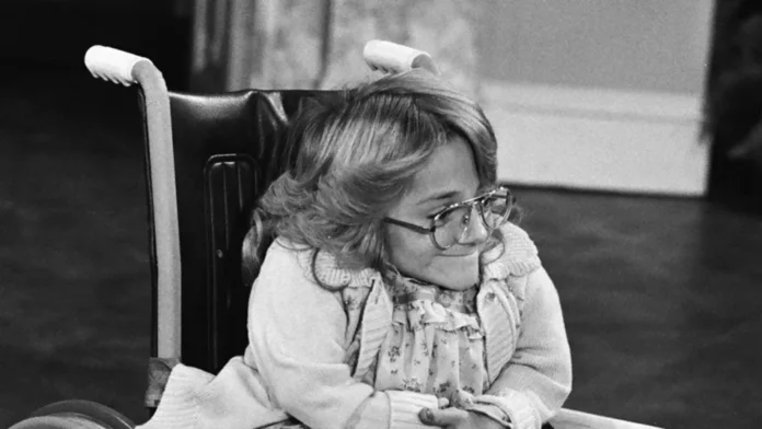 Muere la actriz Melanie Watson, conocida por su papel de Kathy en 'Blanco y Negro'