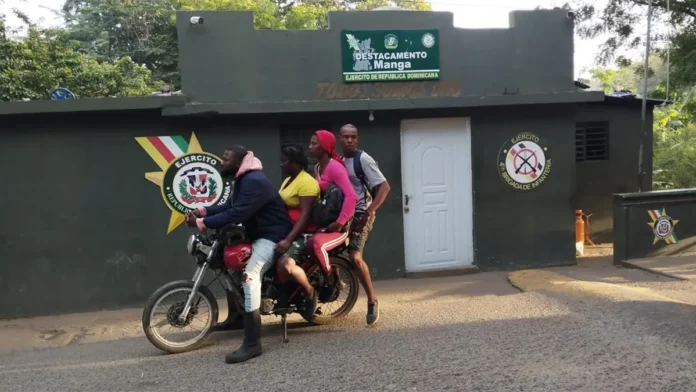 Ejército detiene motocicletas que transportaban indocumentados en Santiago Rodríguez y Montecristi