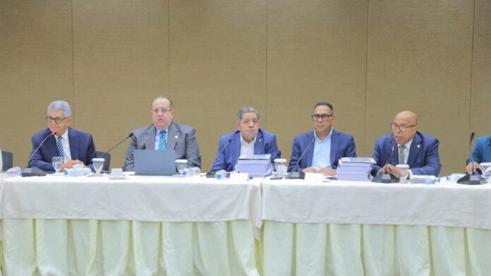 Aprueban informe del Presupuesto 2026 sin incluir la indexación salarial
