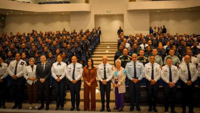 PN gradúa 423 agentes como parte del proceso de transformación policial