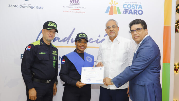 CND certifica a 163 policías municipales de Santo Domingo Este