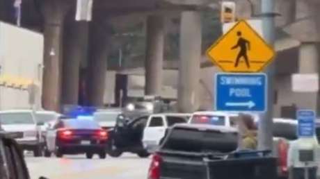 Un hombre abre fuego y se atrinchera en una oficina de Sheriff en EE.UU.