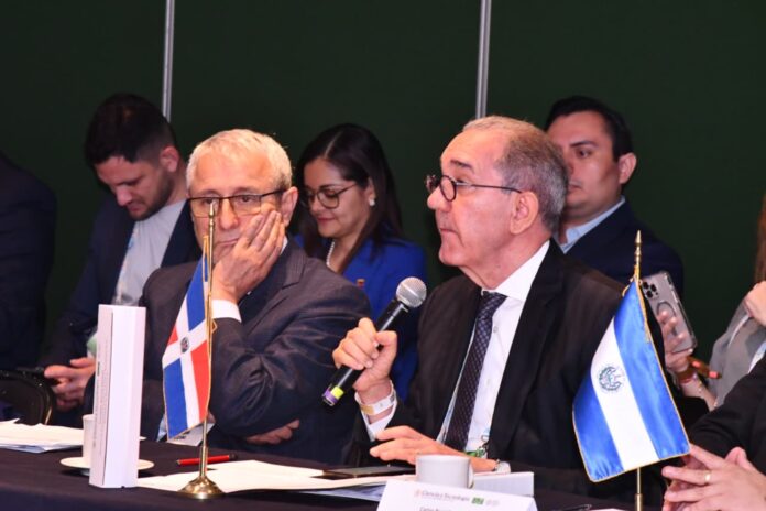García Fermín destaca en México la cooperación regional para impulsar el talento humano