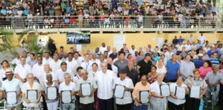Presidente Abinader entrega 1,305 títulos de propiedad en el sector de Pueblo Nuevo