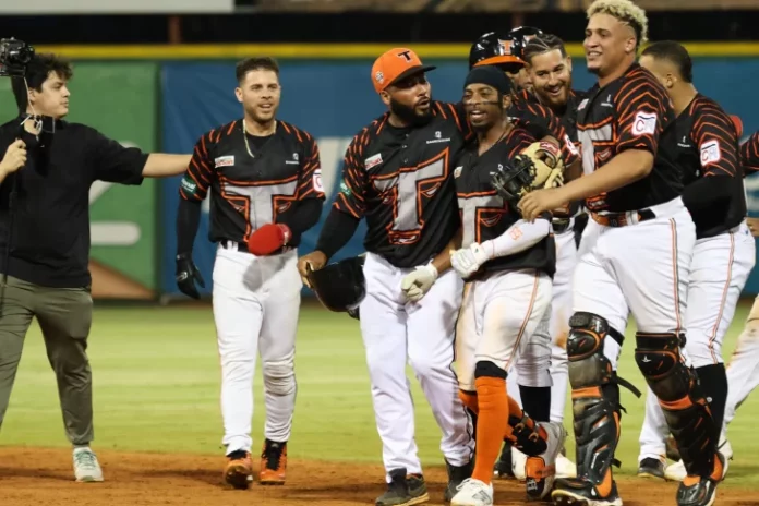 Rudy Martin dispara hit ganador y Toros envían al último lugar a Estrellas