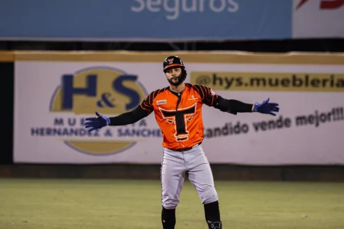 Castillo y Celestino impulsan el tercer triunfo corrido de Toros
