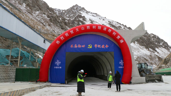 China a punto de abrir el túnel de autopista más largo del mundo