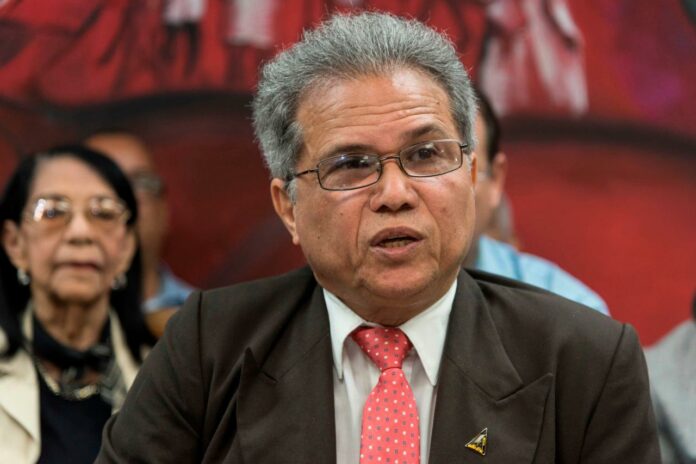Presidente CMD reitera médicos activos y pensionados recibirán aumento salarial en enero