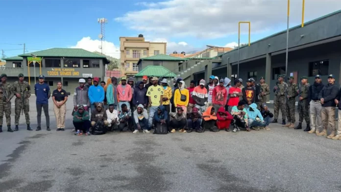 Ejército y Migración detienen 51 haitianos indocumentados en Constanza