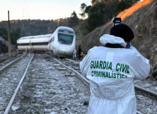 España decreta tres días de luto por la tragedia ferroviaria que deja al menos 39 muertos