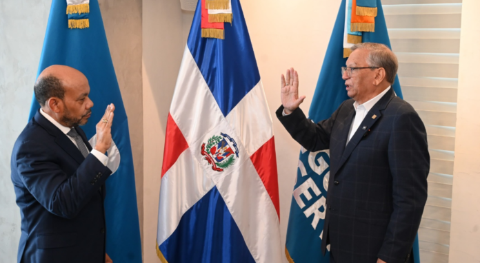 Aguilera juramenta a Luis Valdez como nuevo vicepresidente ejecutivo de Seguros Reservas