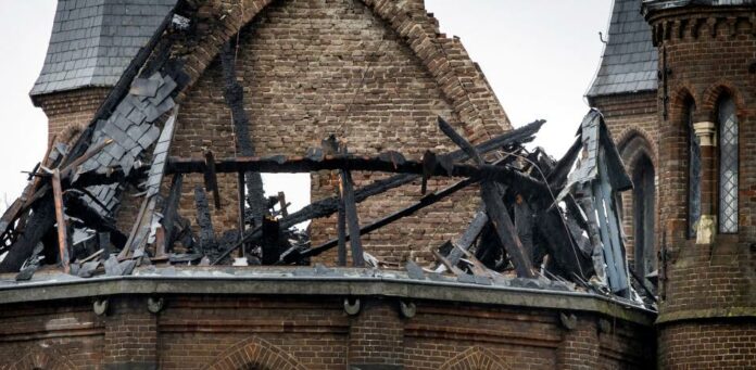 Ámsterdam- Un incendio devasta una iglesia durante Nochevieja