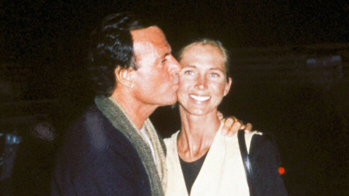 La esposa de Julio Iglesias comenta por primera vez las acusasiones contra el cantante