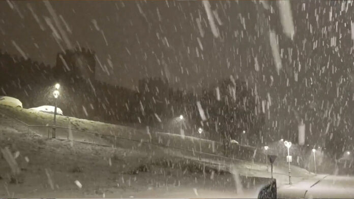 La nieve cae Madrid por primera vez este año