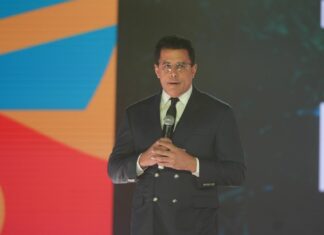 Ministro Collado promueve RD ante 700 touroperadores y agentes europeos en España