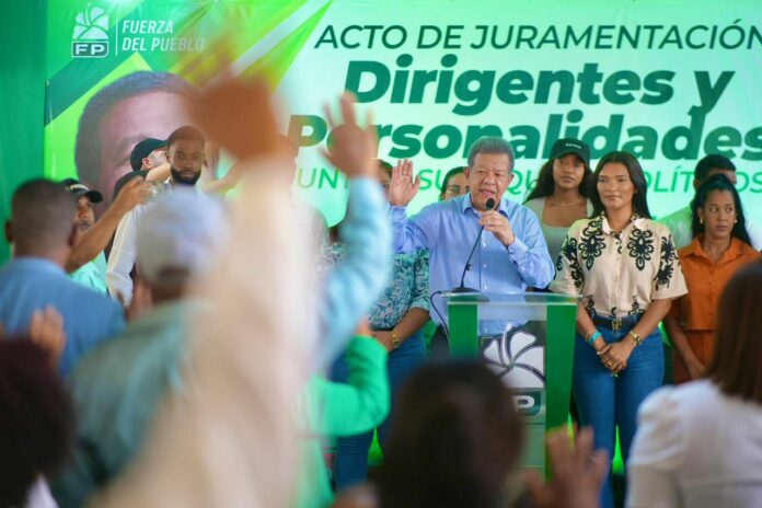 Leonel Fernández retoma agenda de juramentaciones de nuevos miembros de la FP