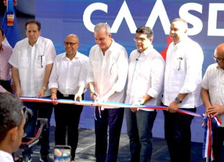 Presidente Abinader y director de la CAASD entregan saneada cañada Los Peralejos