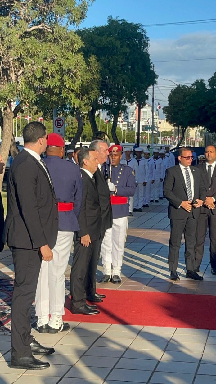 Abinader llega a la ceremonia del Día del Poder Judicial