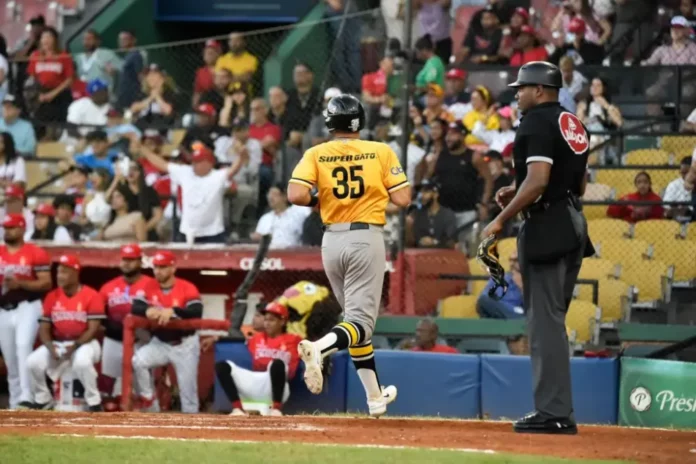 Águilas vencen al Escogido y mantiene esperanzas clasificatorias