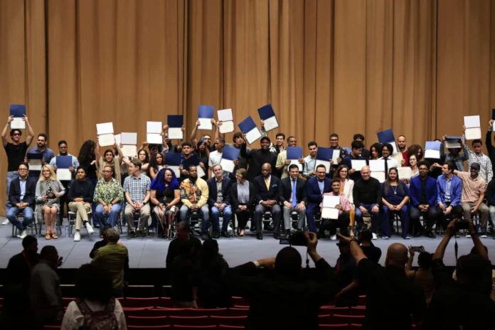 Berklee en Santo Domingo concluye con 43 estudiantes becados