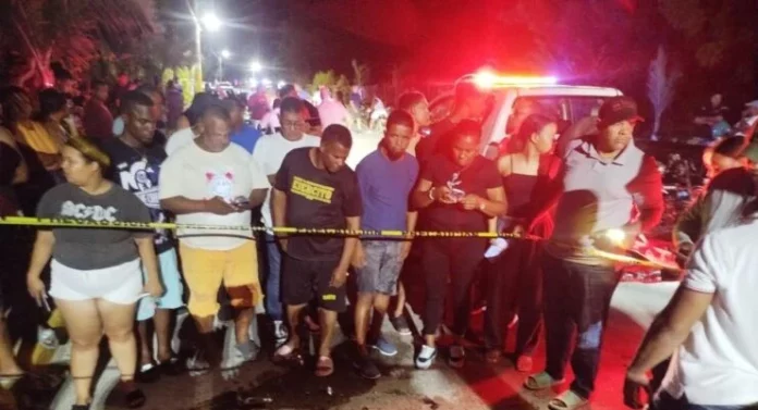 Joven de 17 años y cabo del Ejército mueren en accidente de tránsito en Salinas, Barahona