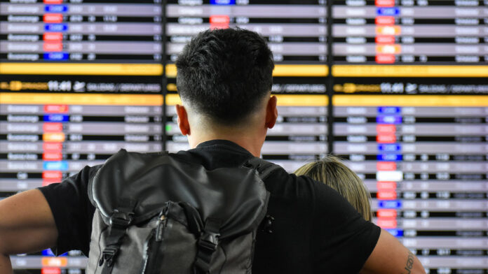EE.UU. insta a sus ciudadanos a no viajar a Venezuela y a abandonarla "inmediatamente"