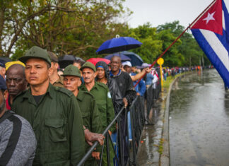 Cuba honra a 32 soldados asesinados por EE.UU. en Caracas con un multitudinario adiós