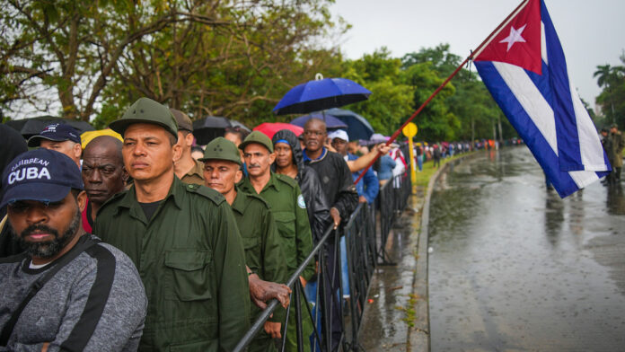Cuba honra a 32 soldados asesinados por EE.UU. en Caracas con un multitudinario adiós