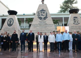 Delcy Rodríguez rinde homenaje a los caídos durante los bombardeos estadounidenses