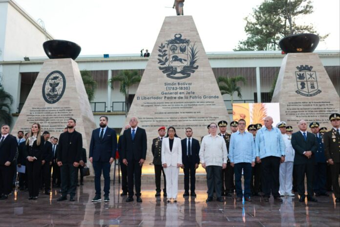 Delcy Rodríguez rinde homenaje a los caídos durante los bombardeos estadounidenses