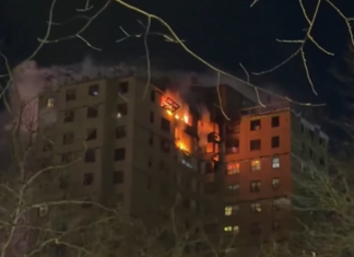 Masivo incendio se registra en un edificio residencial de Nueva York