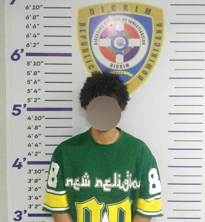Arrestan a hombre acusado de estafa electrónica mediante falsa oferta de empleo