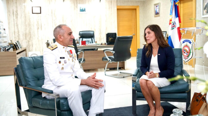 Embajadora de EE.UU se reúne con el presidente de la DNCD