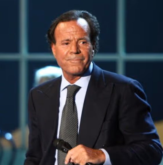 Exigen retirar el título de Hijo Predilecto de Madrid a Julio Iglesias tras acusaciones de abusos sexuales