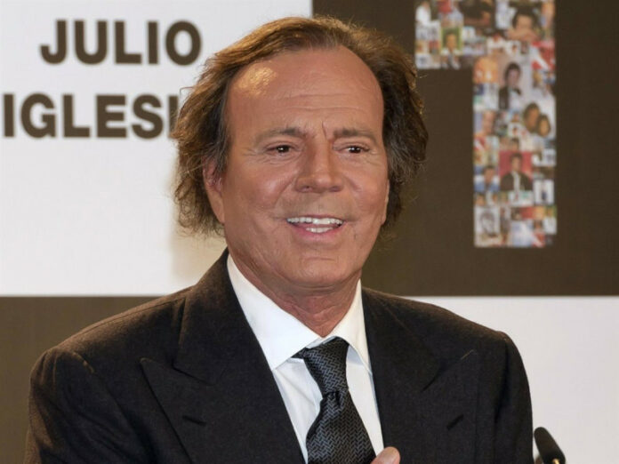 Fiscalía de España archiva denuncia contra Julio Iglesias por "falta de competencia"